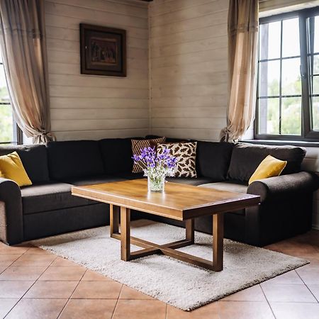 5 Stories Guest House Inkartai Екстериор снимка