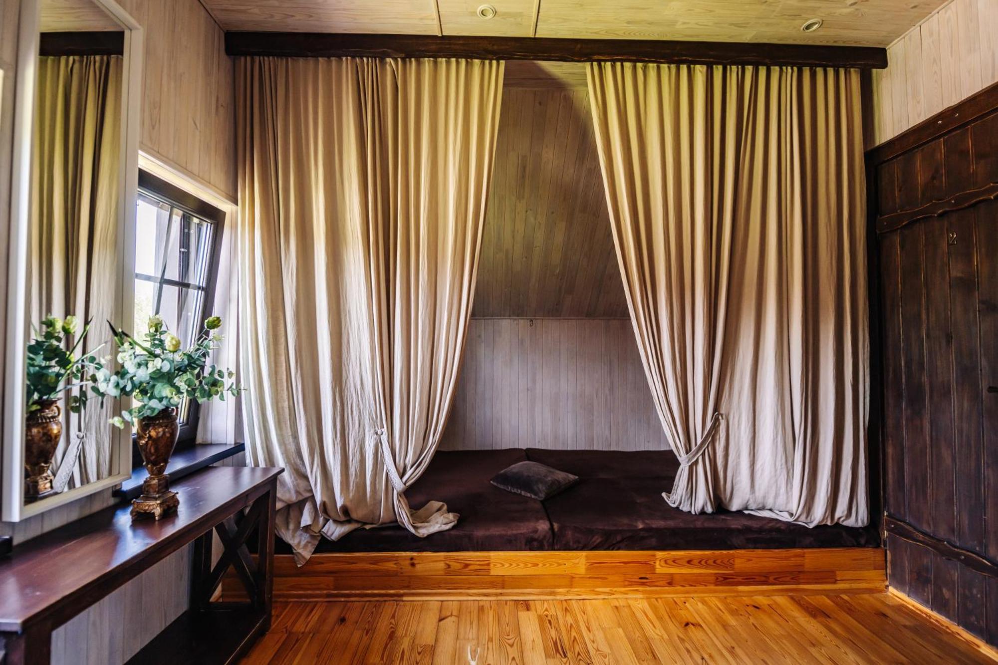5 Stories Guest House Inkartai Екстериор снимка