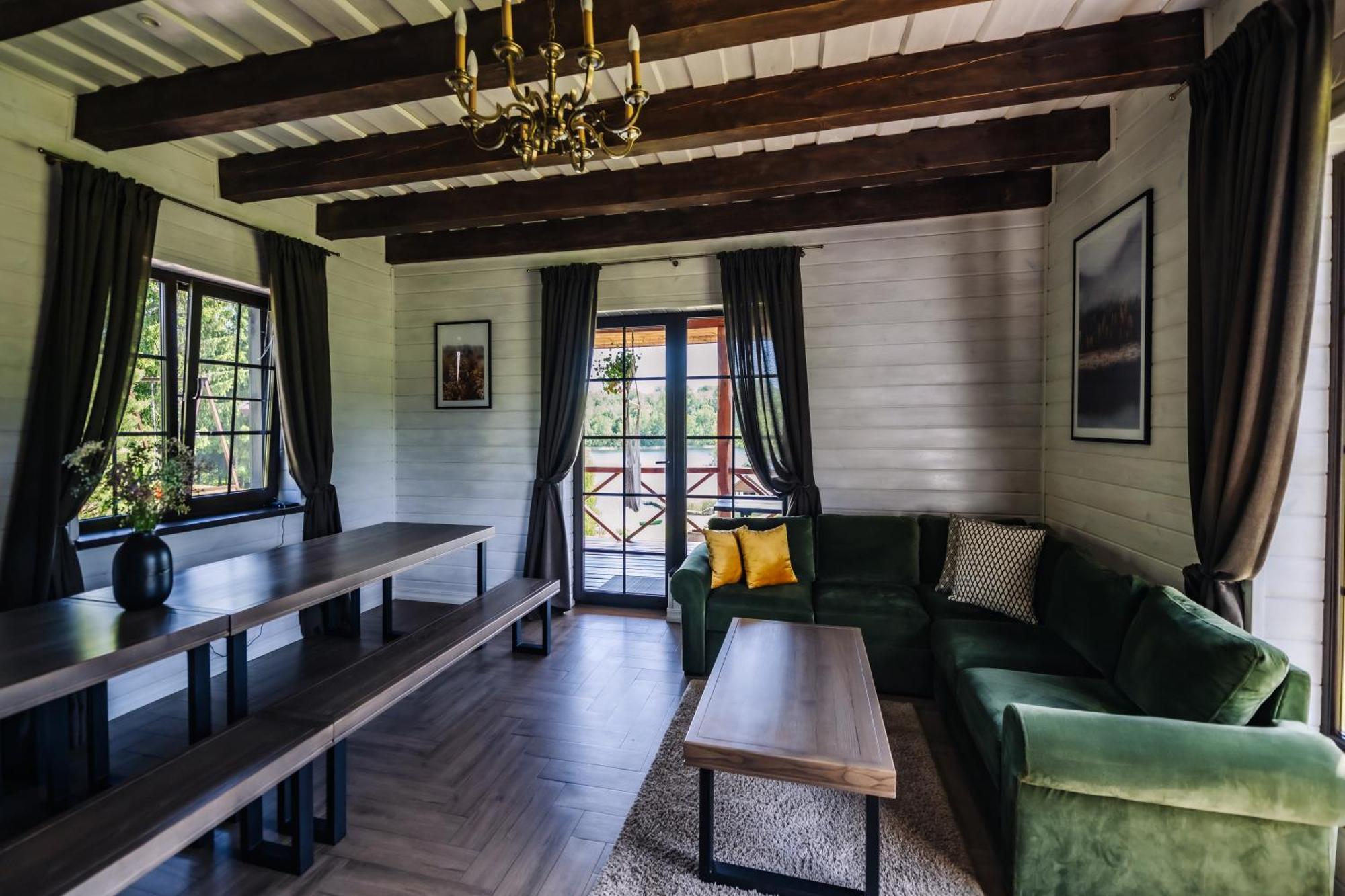 5 Stories Guest House Inkartai Екстериор снимка
