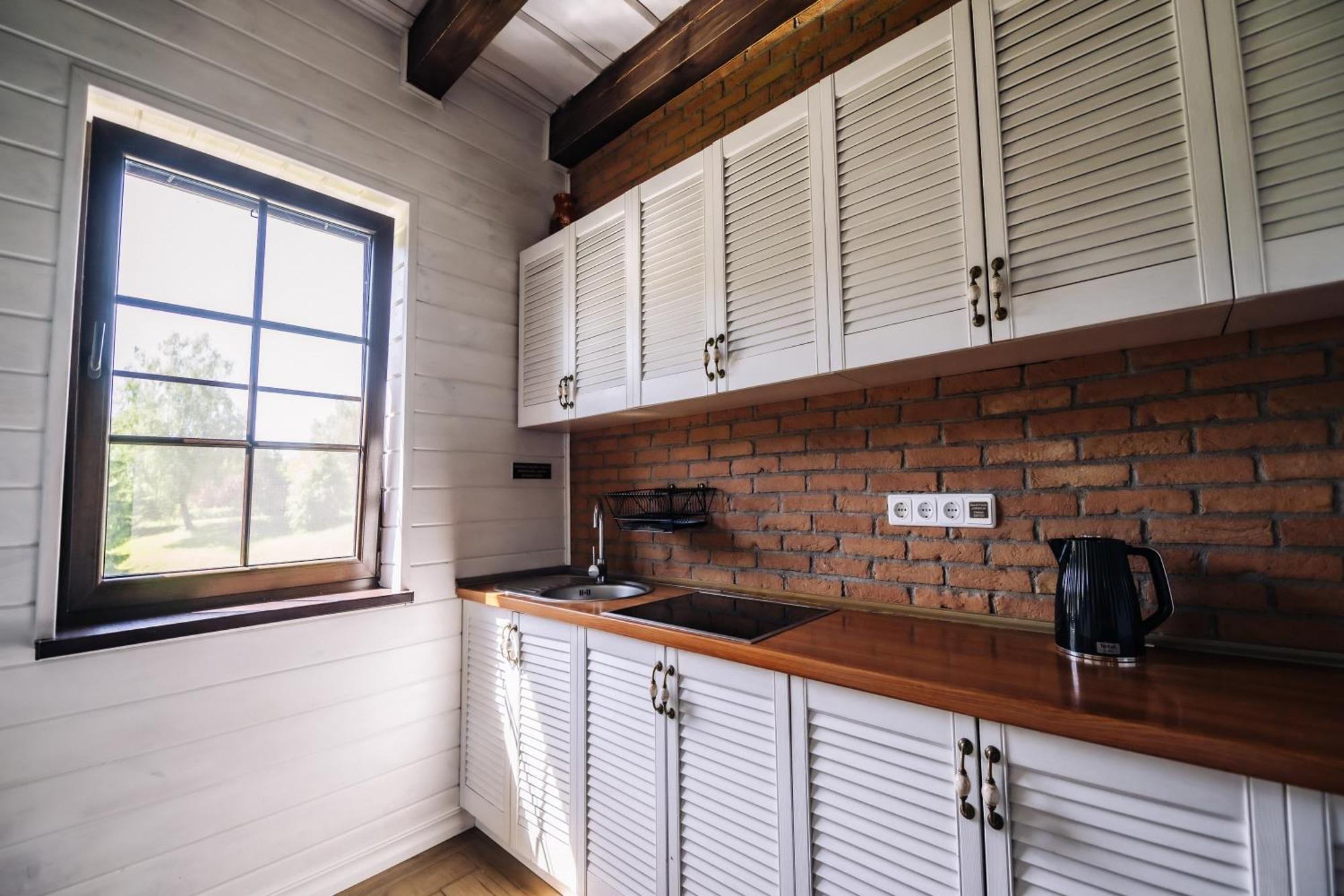 5 Stories Guest House Inkartai Екстериор снимка