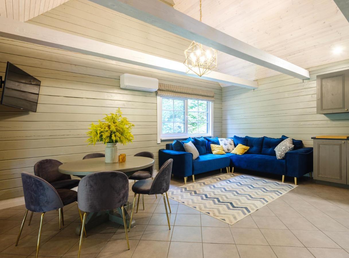 5 Stories Guest House Inkartai Екстериор снимка