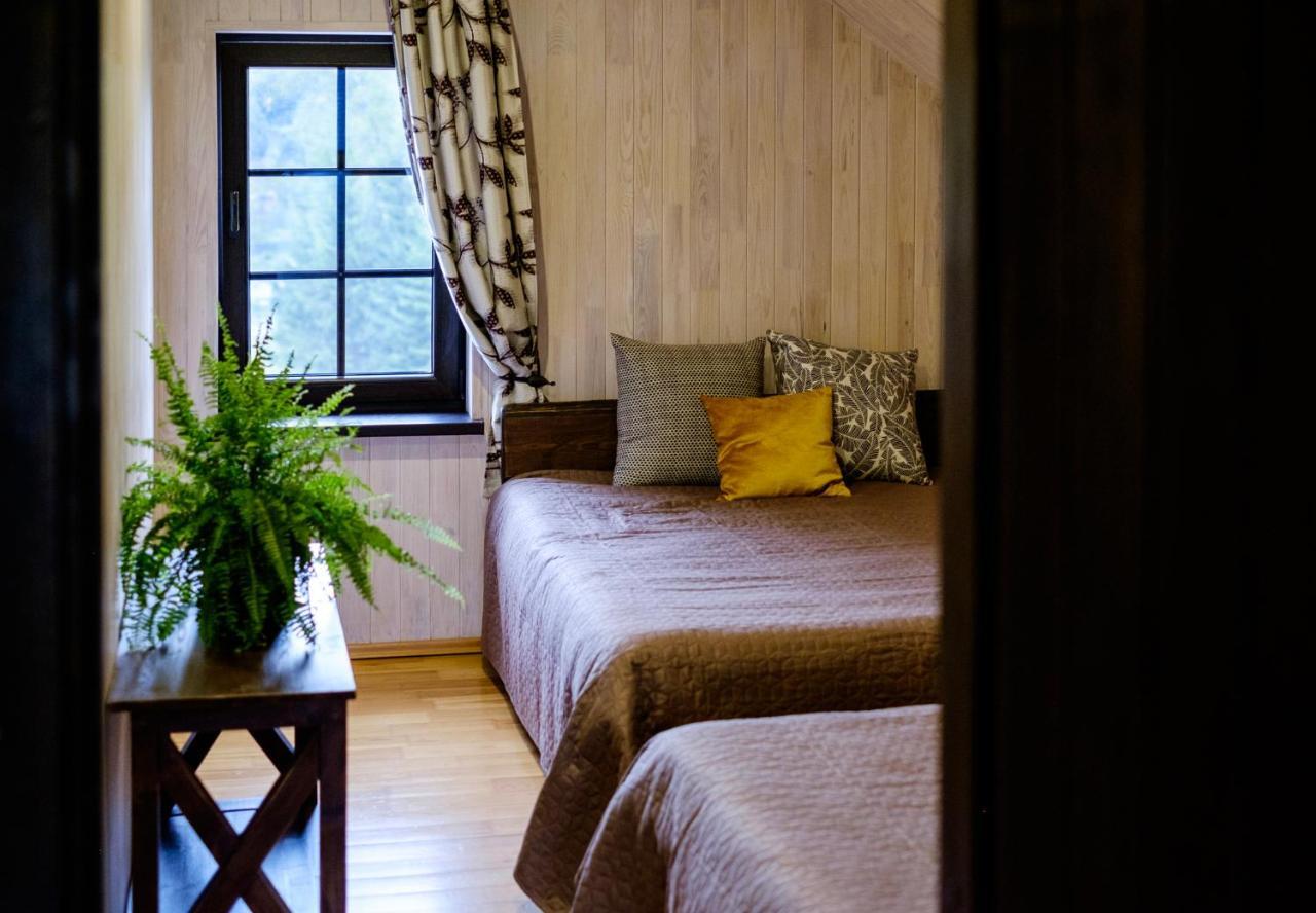 5 Stories Guest House Inkartai Екстериор снимка