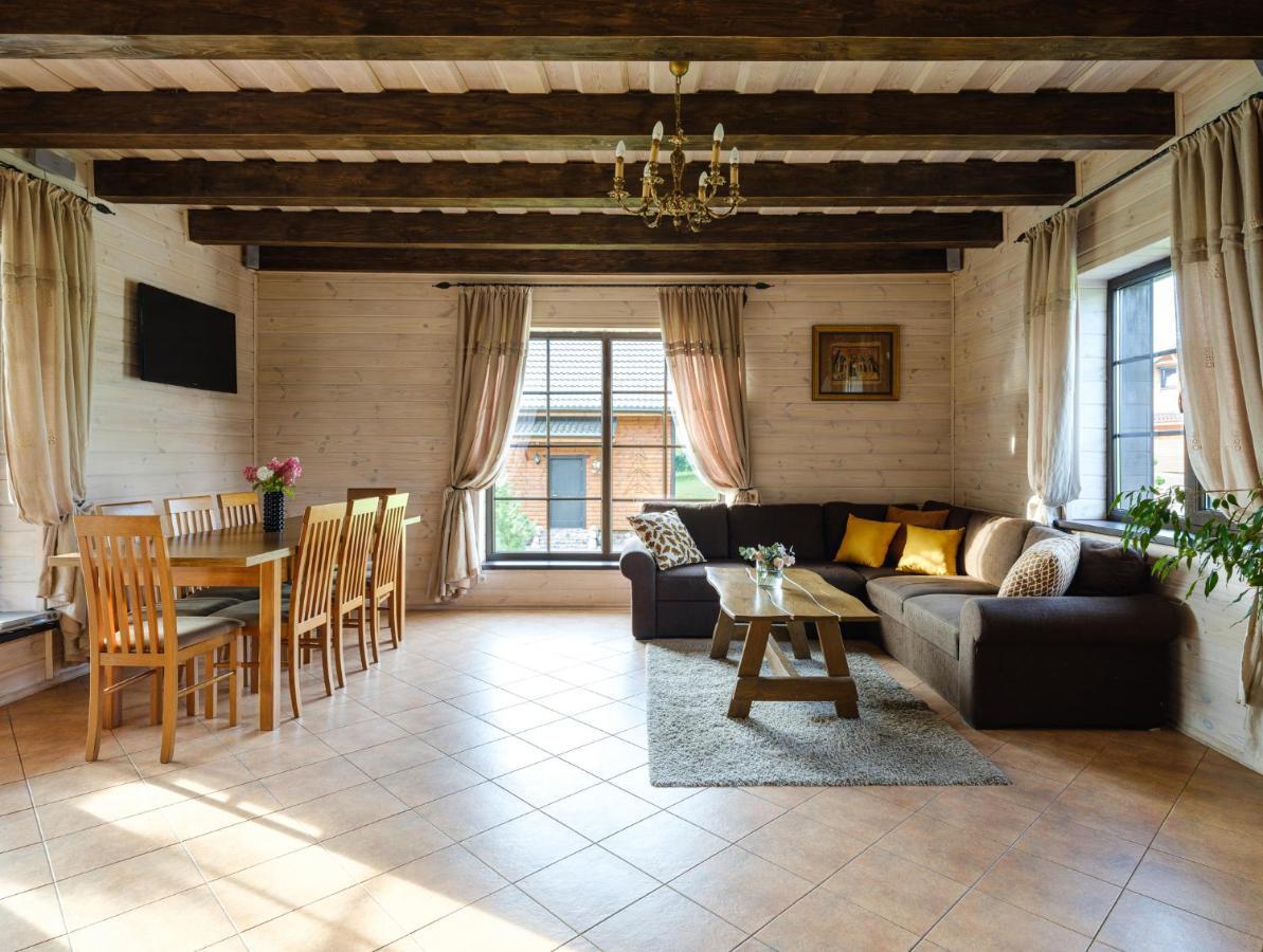 5 Stories Guest House Inkartai Екстериор снимка