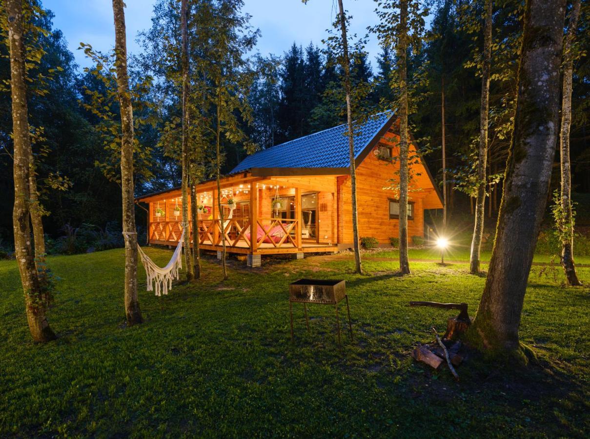 5 Stories Guest House Inkartai Екстериор снимка