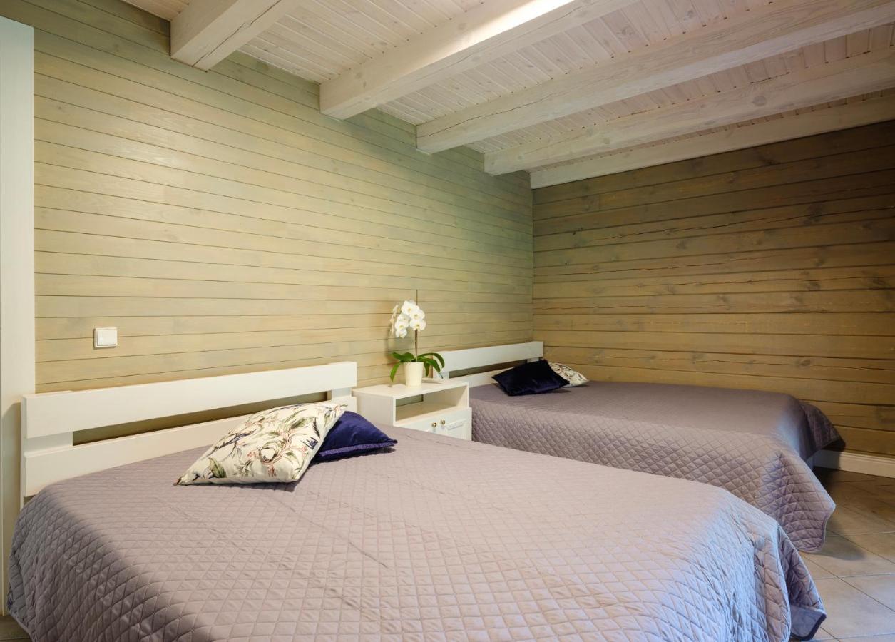 5 Stories Guest House Inkartai Екстериор снимка