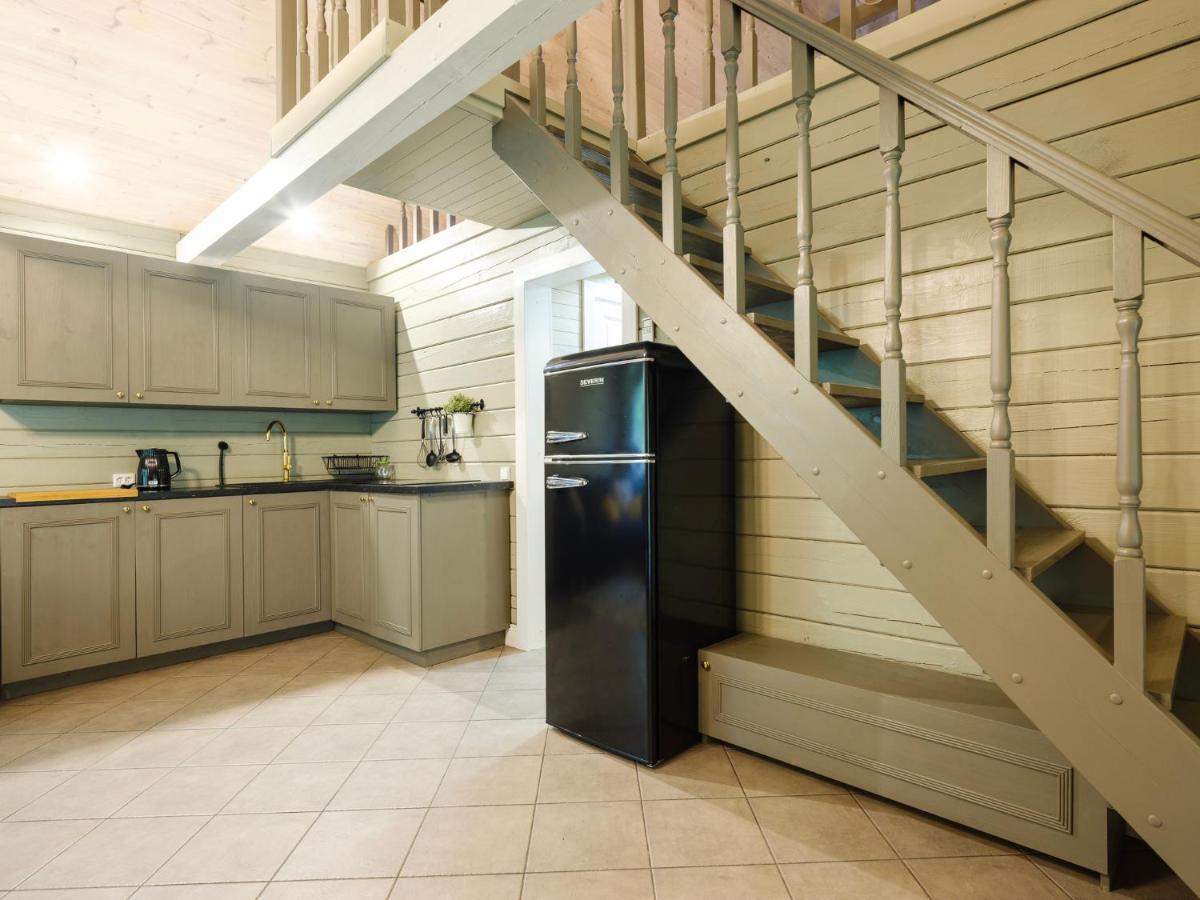 5 Stories Guest House Inkartai Екстериор снимка
