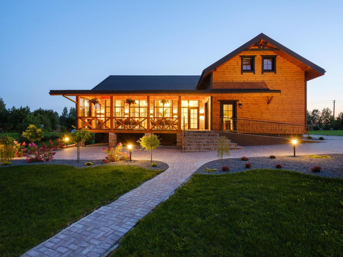 5 Stories Guest House Inkartai Екстериор снимка