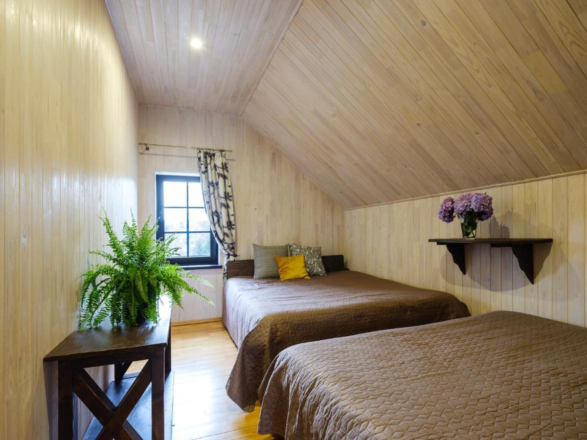 5 Stories Guest House Inkartai Екстериор снимка