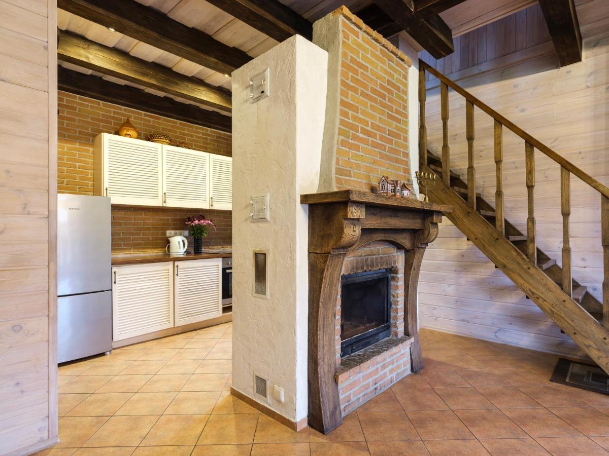 5 Stories Guest House Inkartai Екстериор снимка