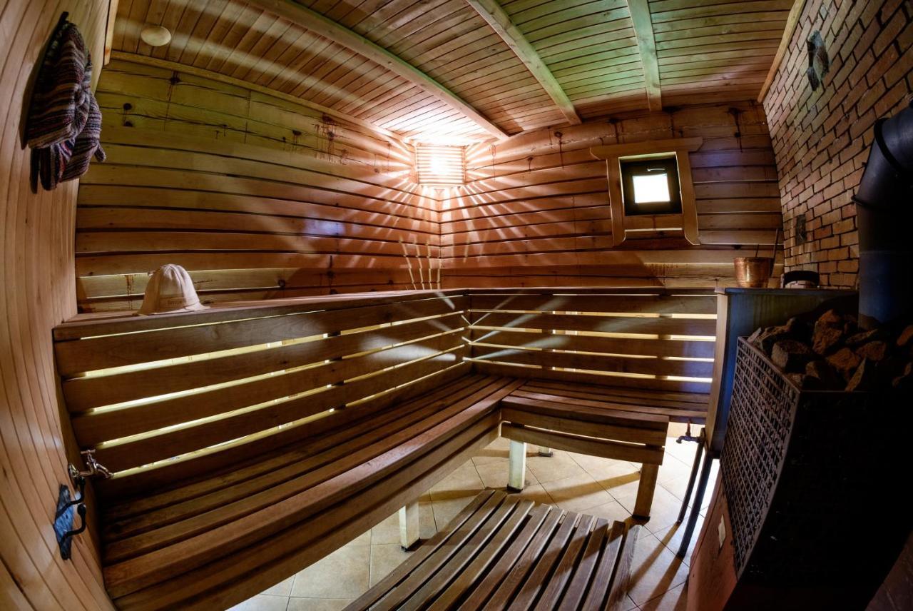 5 Stories Guest House Inkartai Екстериор снимка