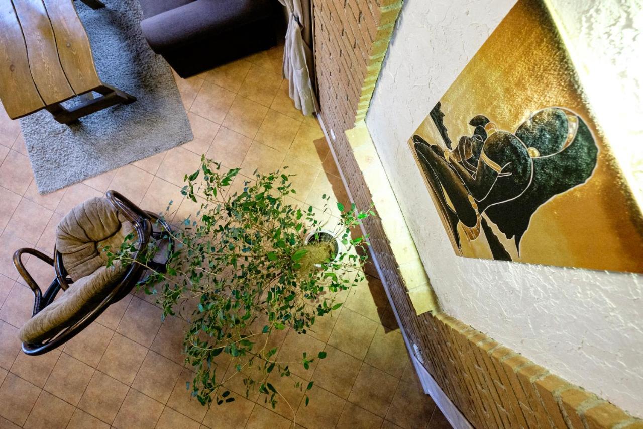 5 Stories Guest House Inkartai Екстериор снимка
